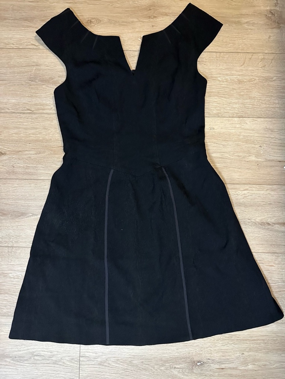 Zac Posen Minimalist, Formal Evening Black Cap-Sleeve V-Notch Midi Dress